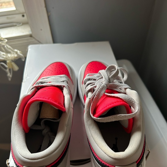 Nike Air Jordan Low - Pink and Gray with Black Swoosh - Picture 4 of 4